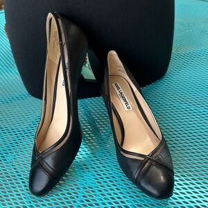 Karl Lagerfeld Paris Black Leather Mid Block Heel Pumps with Gold Accent Sz 8